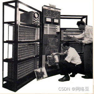 计算机的发展史与计算机硬件组成的关系_简述计算机的发展阶段